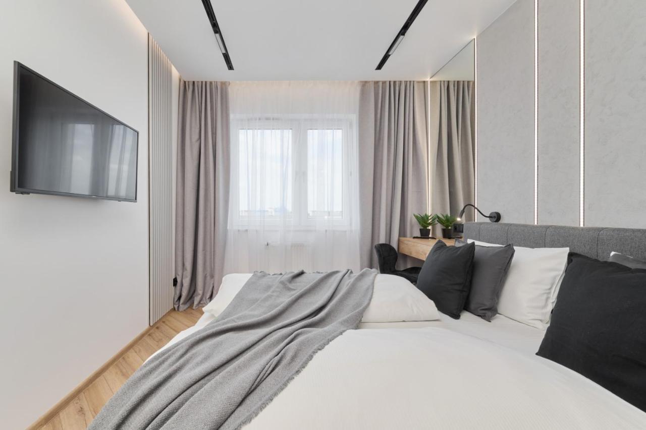 Exclusive Apartment With Balcony & Parking Wroclaw By Renters Prestige ภายนอก รูปภาพ