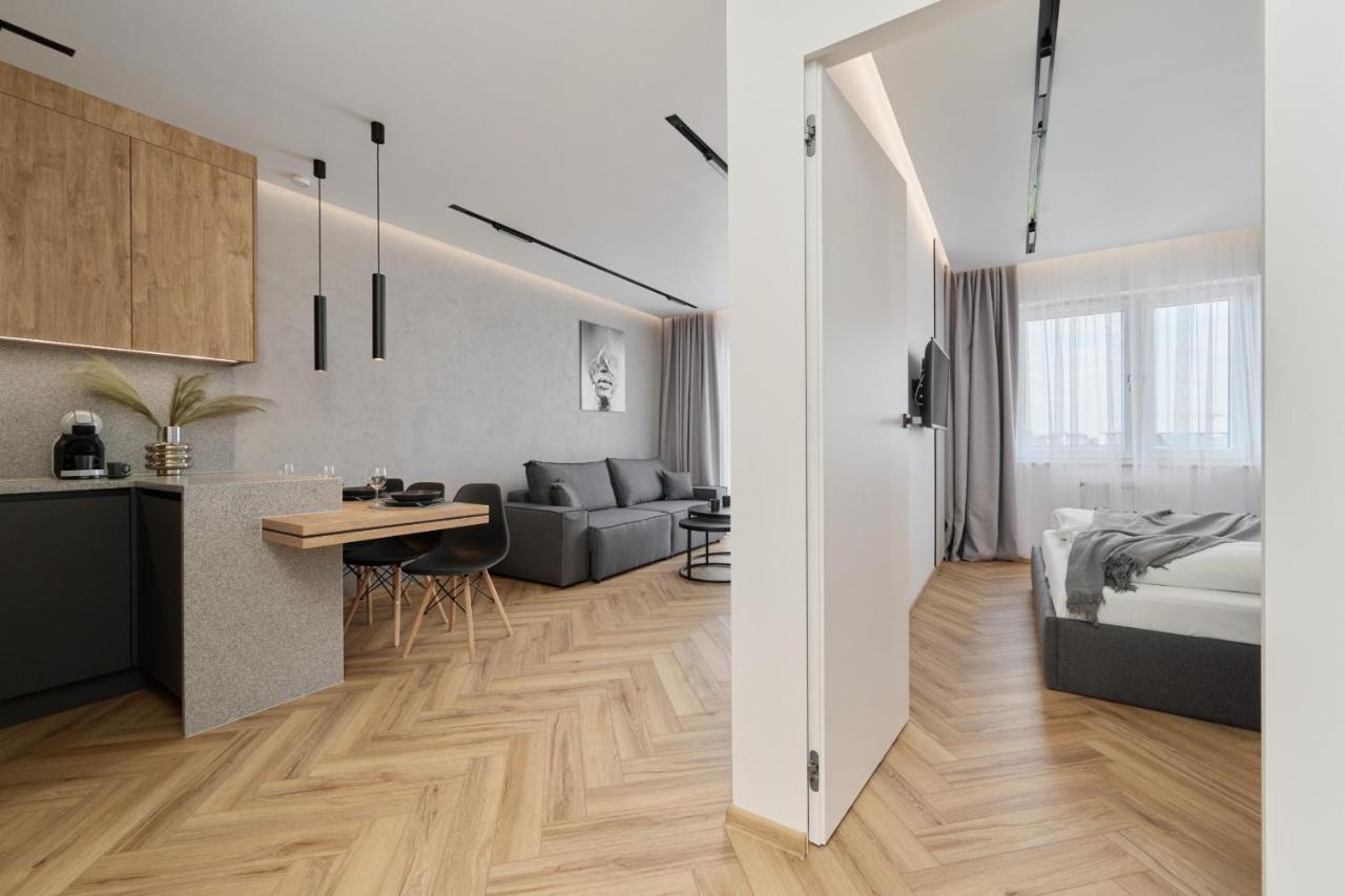 Exclusive Apartment With Balcony & Parking Wroclaw By Renters Prestige ภายนอก รูปภาพ