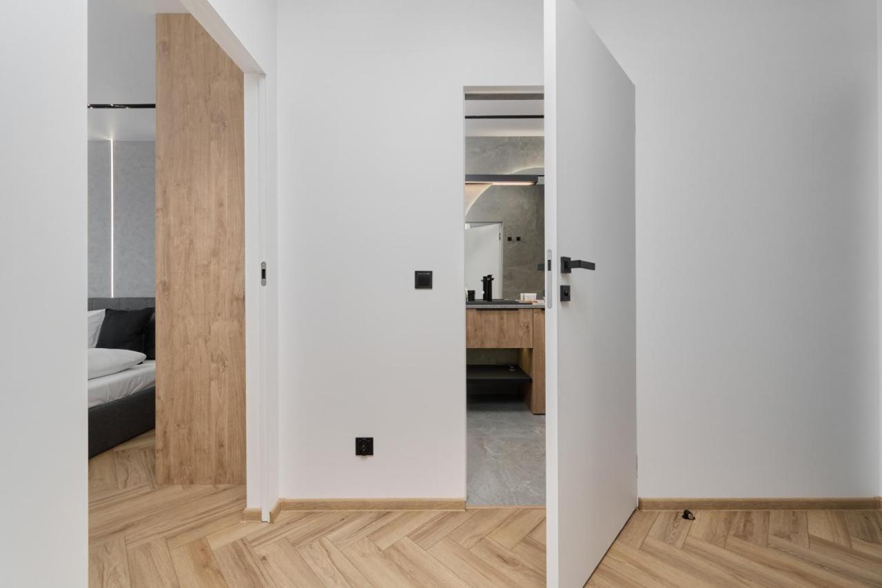 Exclusive Apartment With Balcony & Parking Wroclaw By Renters Prestige ภายนอก รูปภาพ