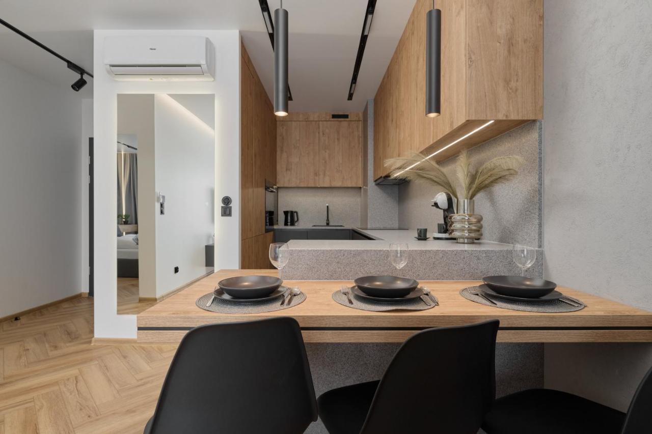 Exclusive Apartment With Balcony & Parking Wroclaw By Renters Prestige ภายนอก รูปภาพ