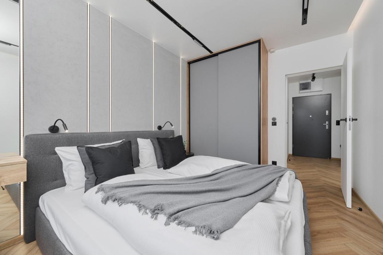 Exclusive Apartment With Balcony & Parking Wroclaw By Renters Prestige ภายนอก รูปภาพ